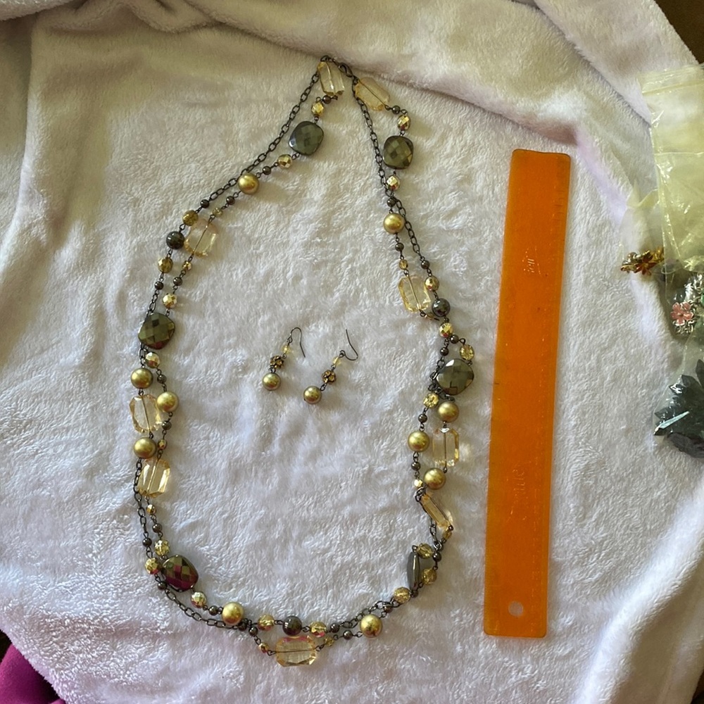 18” gray, gold and silver necklace and earring set.